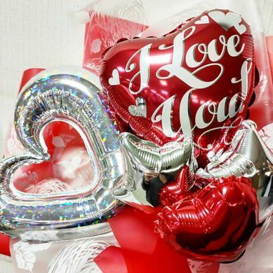 Букети з повітряних кульок на паличці Love