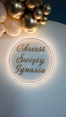 Dekoracja balonowa na Chrzest Święty &ndash; elegancka ścianka