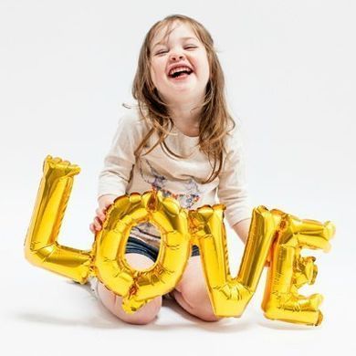 Balon folia mini napis &bdquo;LOVE&rdquo; &ndash; złoty